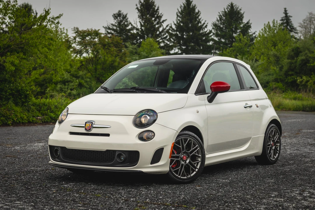 2015 Fiat Abarth 500 - Image 2 of 31