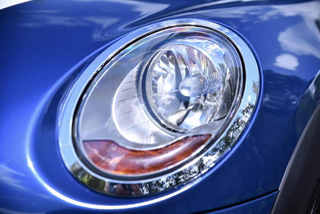 2016 Mini Mini Cooper S 3rd Gen - Image 19 of 31
