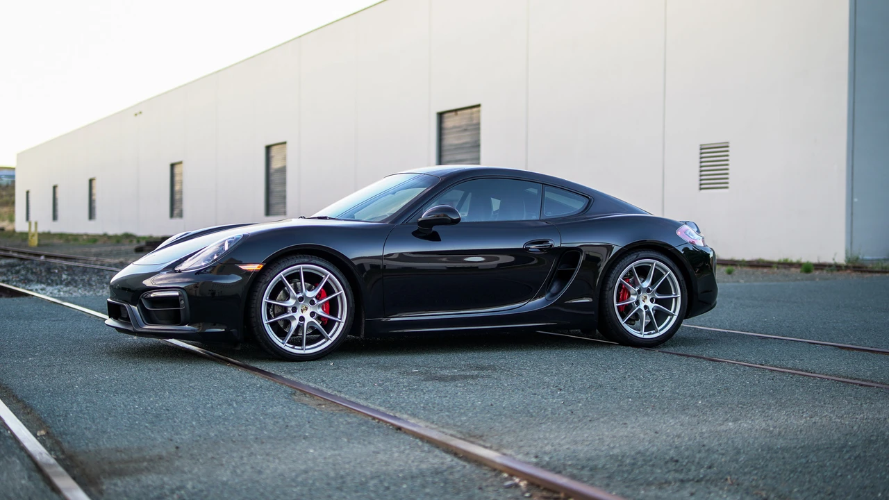 2016 Porsche 981 Cayman GTS - Image 29 of 31