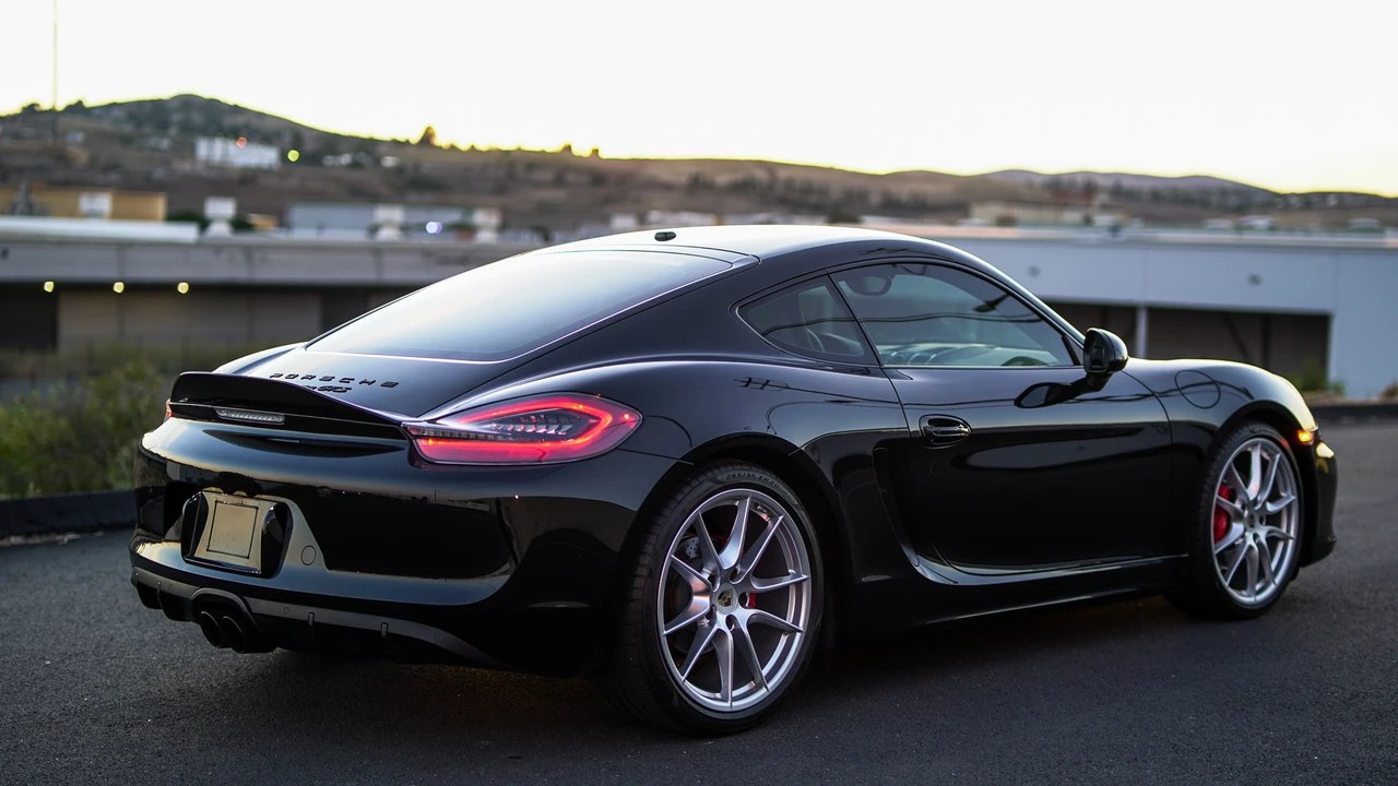 2016 Porsche 981 Cayman GTS - Image 13 of 31