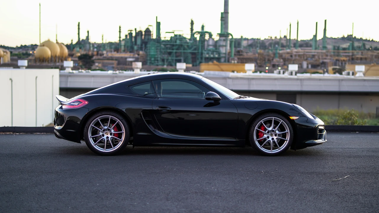 2016 Porsche 981 Cayman GTS - Image 16 of 31