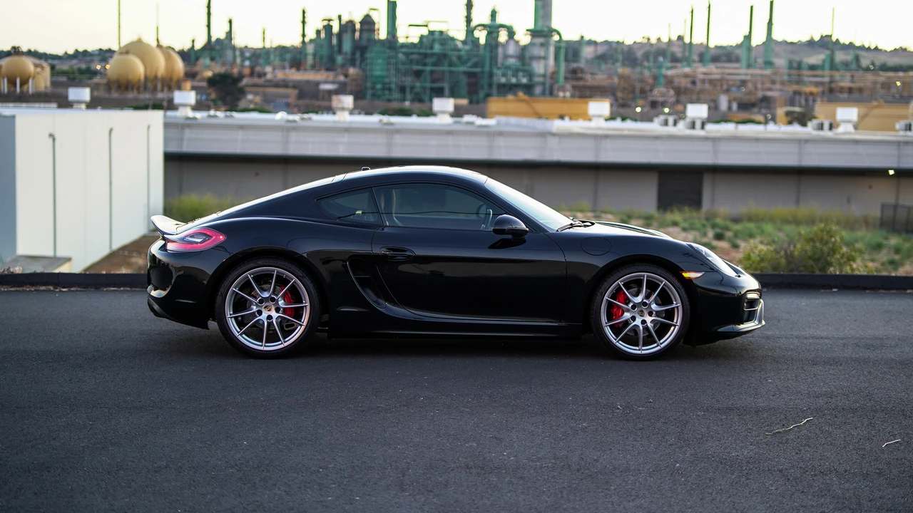 2016 Porsche 981 Cayman GTS - Image 17 of 31