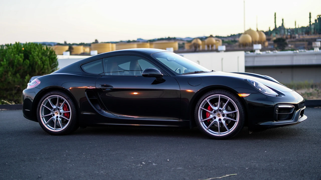 2016 Porsche 981 Cayman GTS - Image 18 of 31