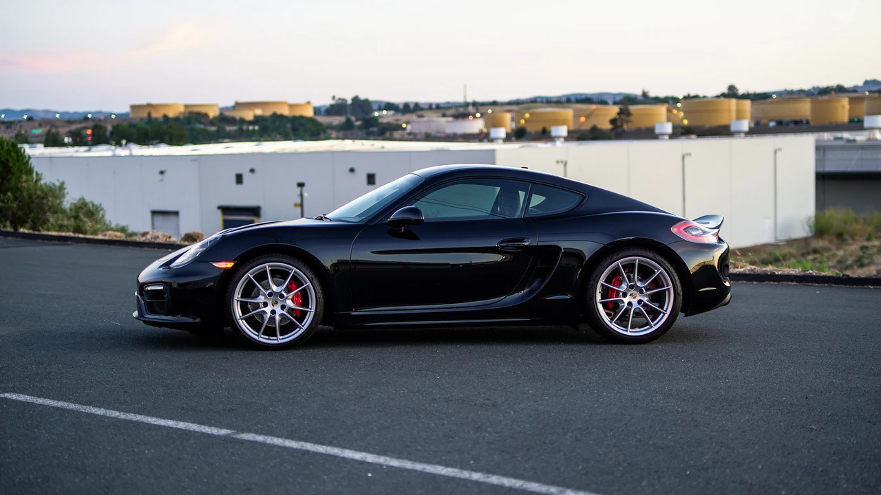 2016 Porsche 981 Cayman GTS - Image 8 of 31