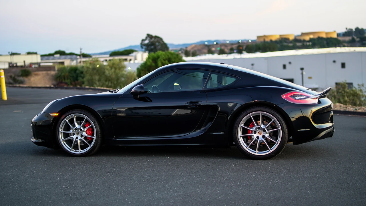 2016 Porsche 981 Cayman GTS - Image 9 of 31