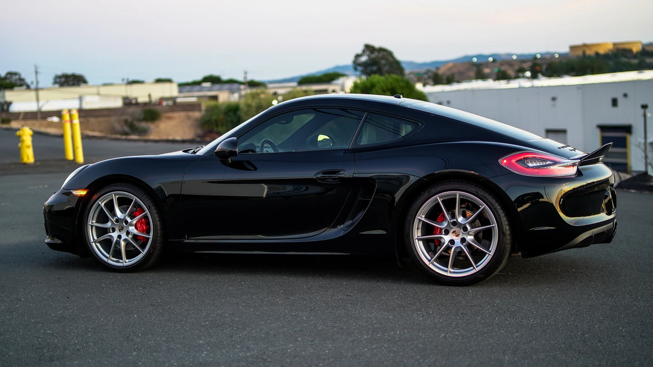 2016 Porsche 981 Cayman GTS - Image 10 of 31