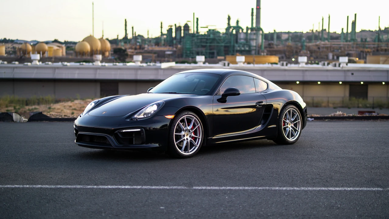 2016 Porsche 981 Cayman GTS - Image 2 of 31