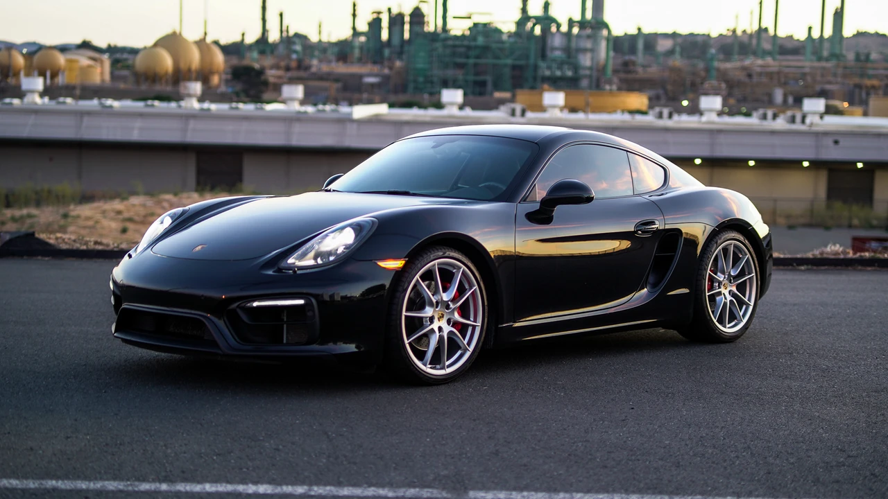 2016 Porsche 981 Cayman GTS - Image 3 of 31