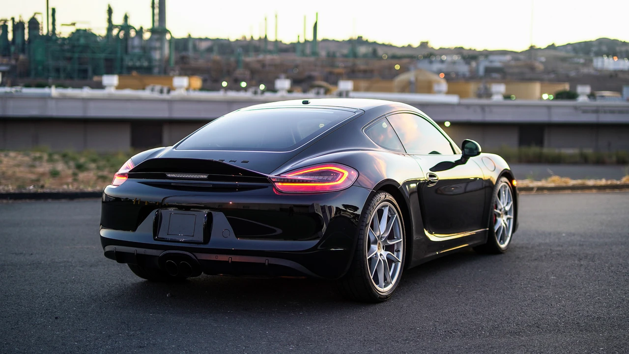 2016 Porsche 981 Cayman GTS - Image 12 of 31