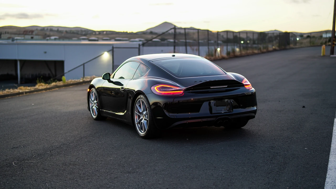 2016 Porsche 981 Cayman GTS - Image 11 of 31