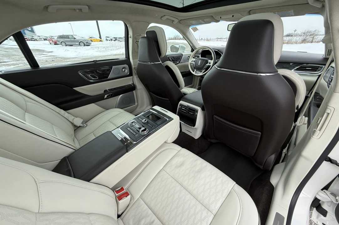 2017 Lincoln Continental 10th Gen - Image 5 of 8