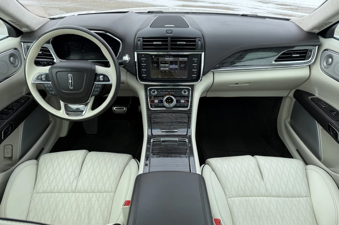 2017 Lincoln Continental 10th Gen - Image 6 of 8