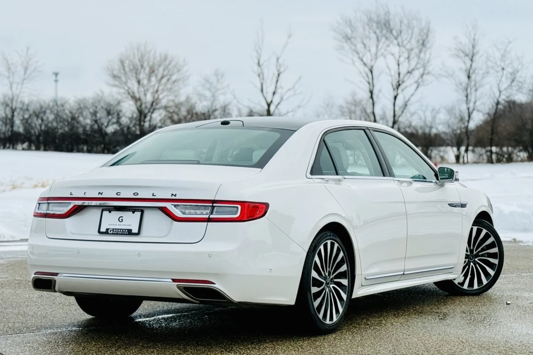 2017 Lincoln Continental 10th Gen - Image 2 of 8