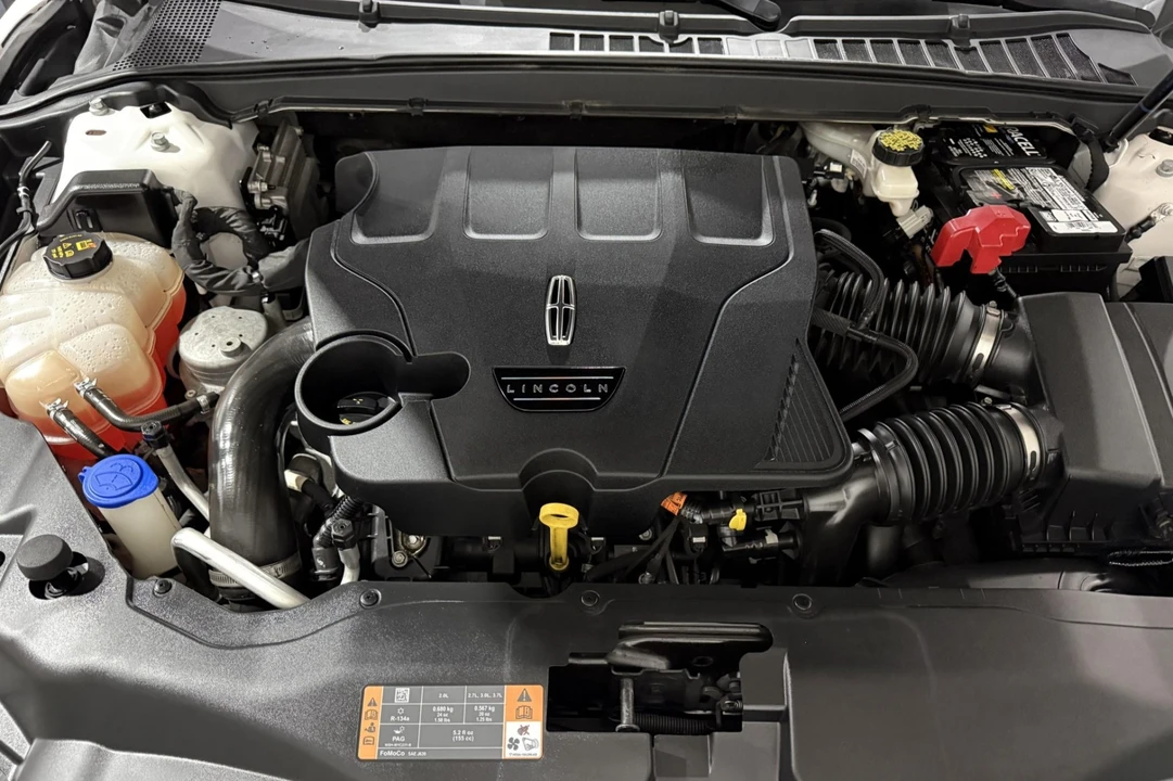 2017 Lincoln Continental 10th Gen - Image 7 of 8