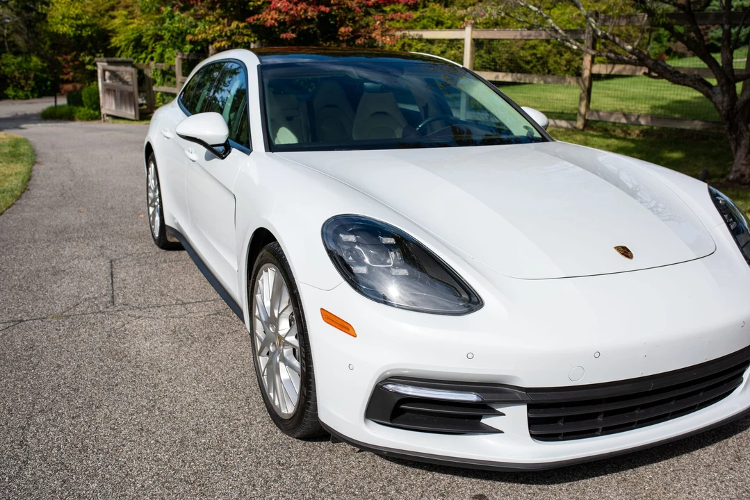2018 Porsche 971 Panamera - Image 26 of 31