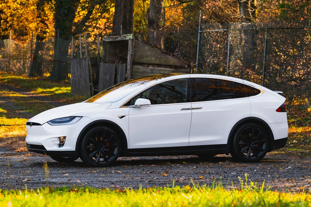 2018 Tesla Model X - Image 2 of 31