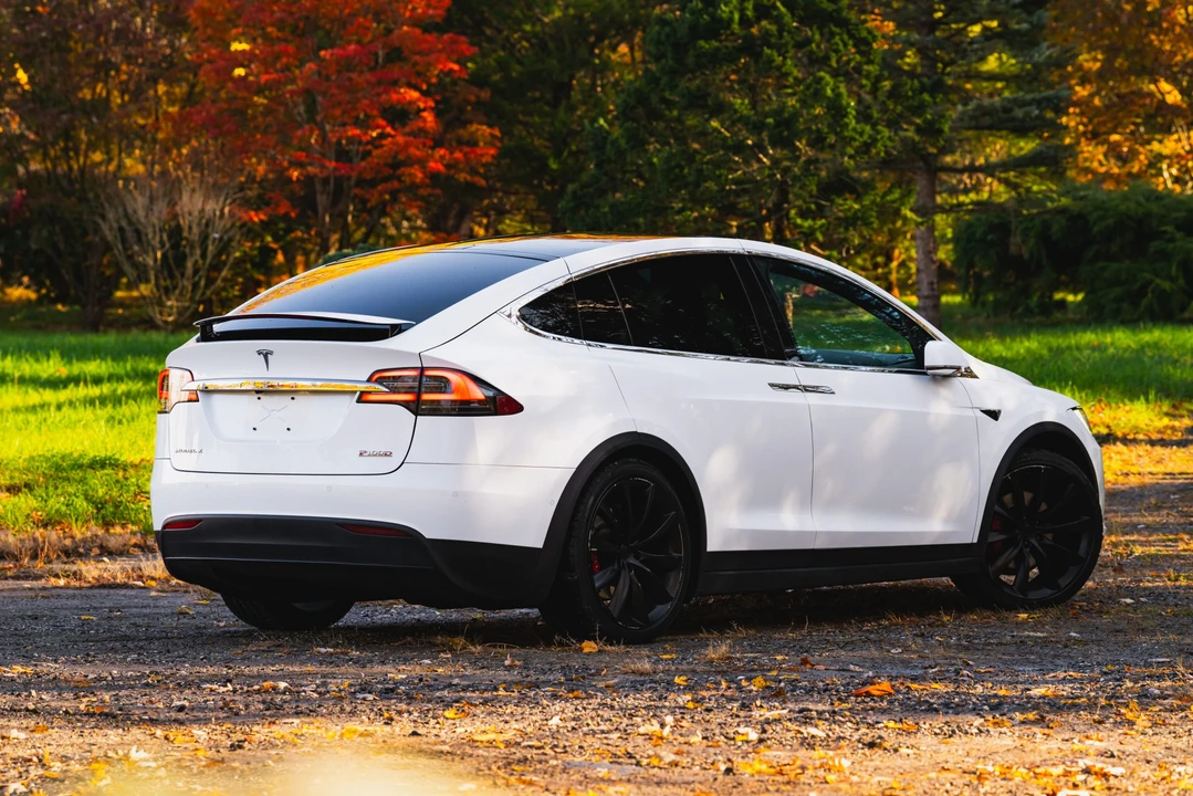 2018 Tesla Model X - Image 16 of 31