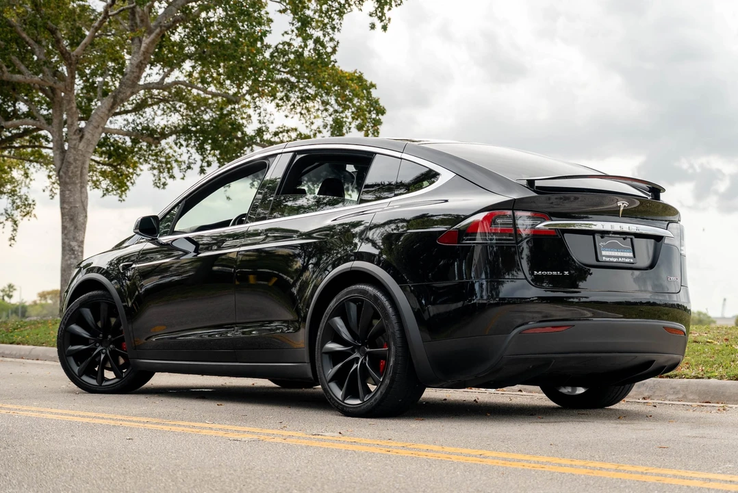 2018 Tesla Model X - Image 15 of 31