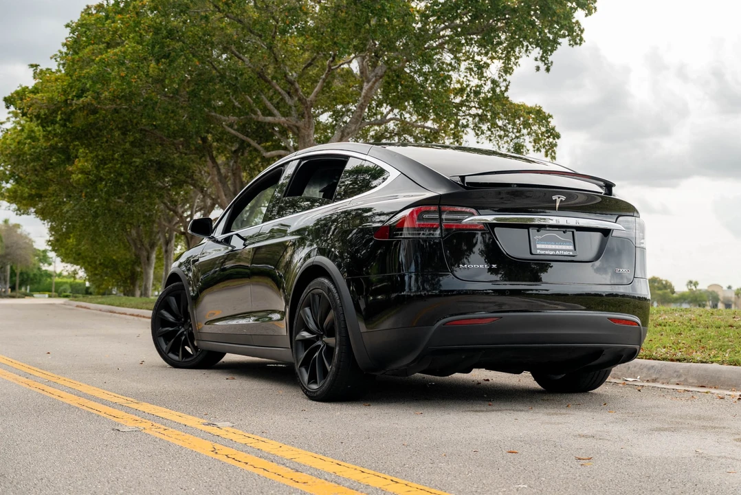 2018 Tesla Model X - Image 16 of 31
