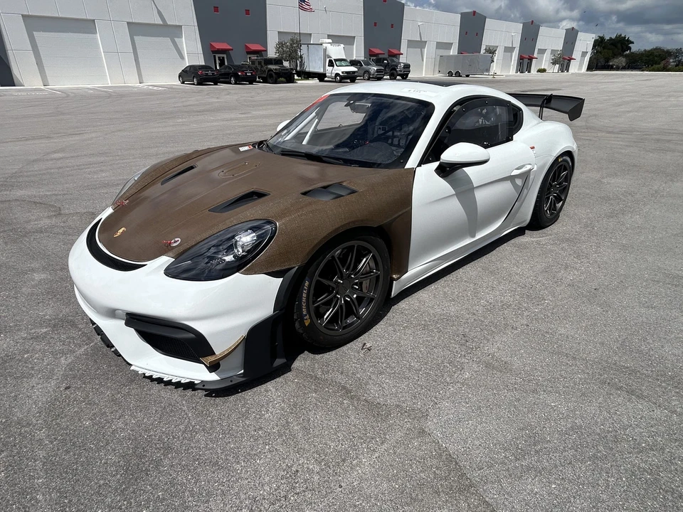 2025 Porsche 718 Cayman GT4 RS Clubsport - Image 2 of 31