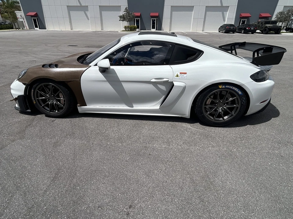 2025 Porsche 718 Cayman GT4 RS Clubsport - Image 8 of 31