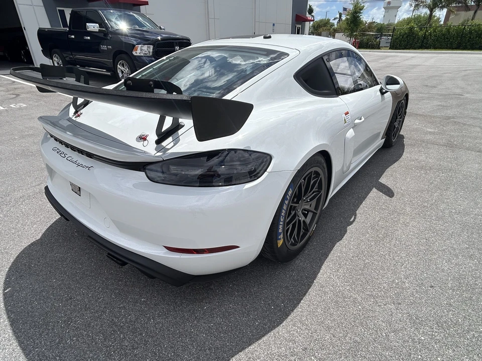 2025 Porsche 718 Cayman GT4 RS Clubsport - Image 6 of 31