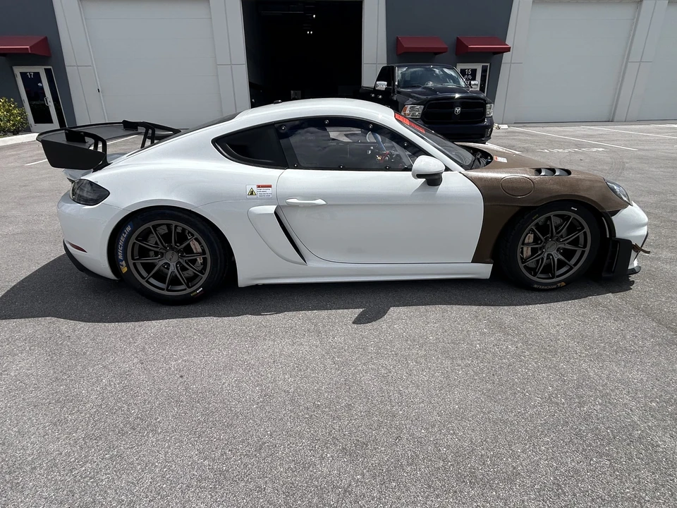 2025 Porsche 718 Cayman GT4 RS Clubsport - Image 5 of 31