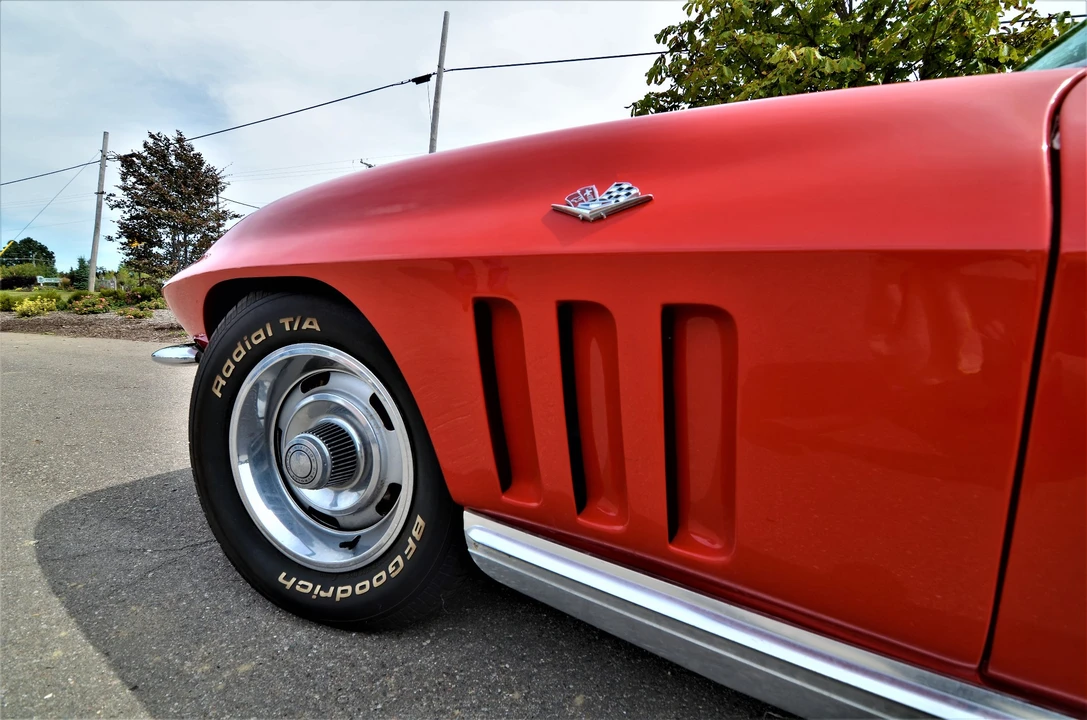 1965 Chevrolet Corvette C2 - Image 24 of 31