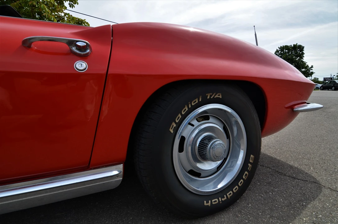 1965 Chevrolet Corvette C2 - Image 28 of 31