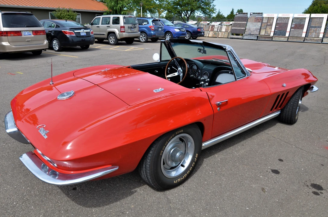 1965 Chevrolet Corvette C2 - Image 15 of 31