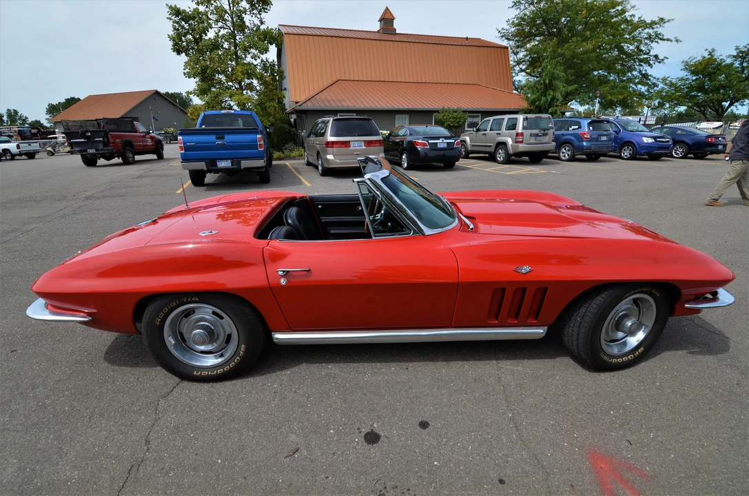 1965 Chevrolet Corvette C2 - Image 16 of 31