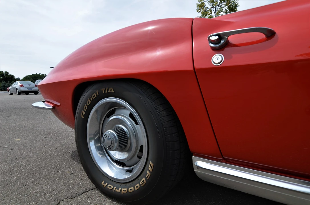 1965 Chevrolet Corvette C2 - Image 27 of 31
