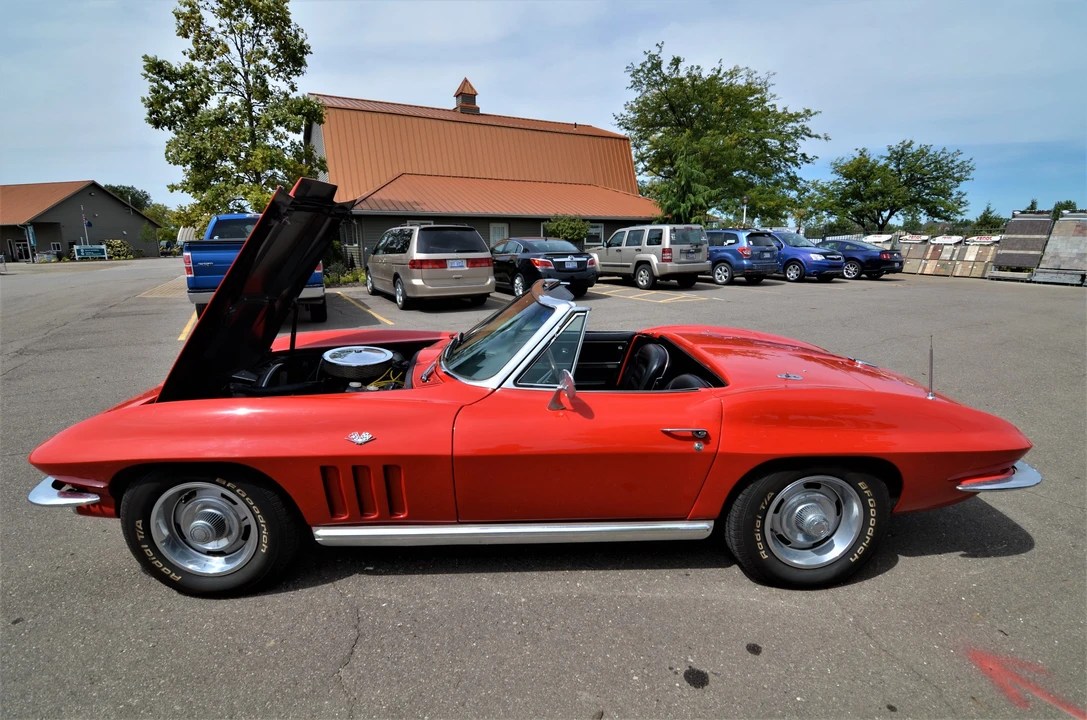 1965 Chevrolet Corvette C2 - Image 22 of 31