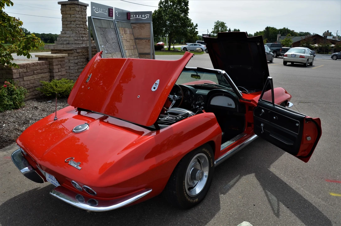 1965 Chevrolet Corvette C2 - Image 23 of 31