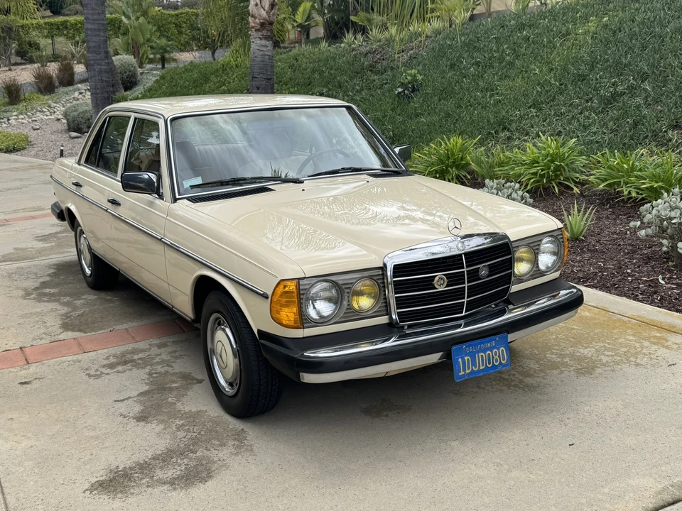 1981 Mercedes-Benz W123 Sedan - Image 6 of 31