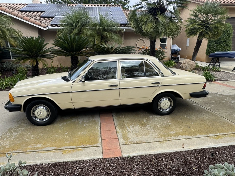 1981 Mercedes-Benz W123 Sedan - Image 14 of 31