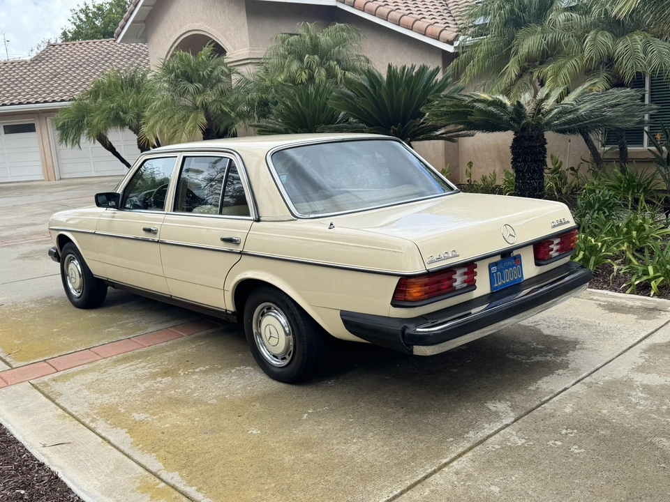 1981 Mercedes-Benz W123 Sedan - Image 12 of 31
