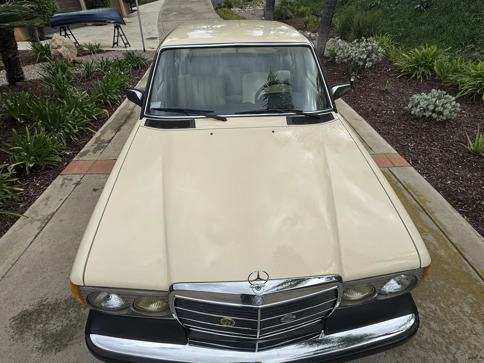 1981 Mercedes-Benz W123 Sedan - Image 3 of 31