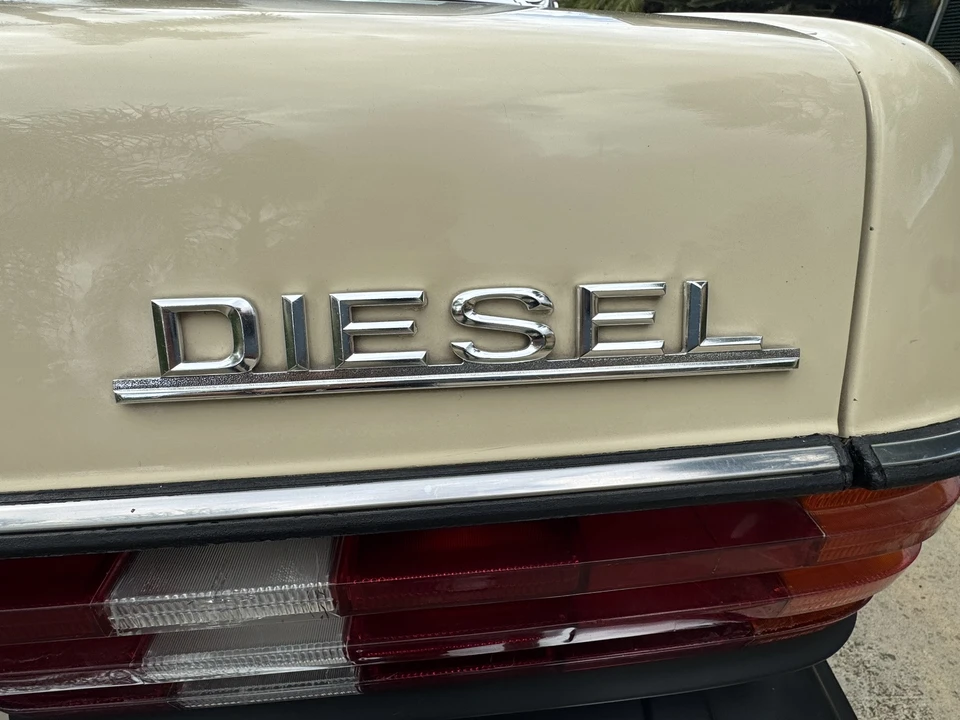 1981 Mercedes-Benz W123 Sedan - Image 20 of 31