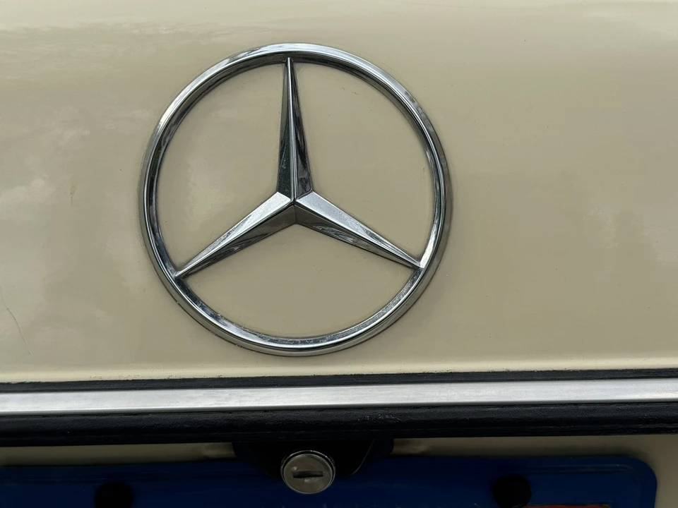 1981 Mercedes-Benz W123 Sedan - Image 21 of 31