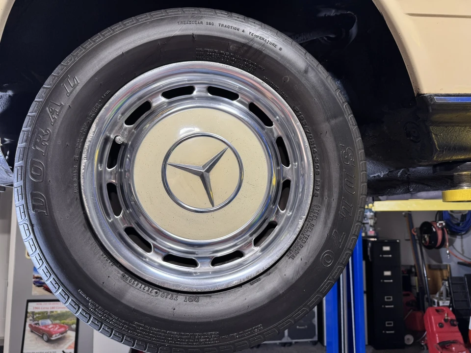 1981 Mercedes-Benz W123 Sedan - Image 26 of 31