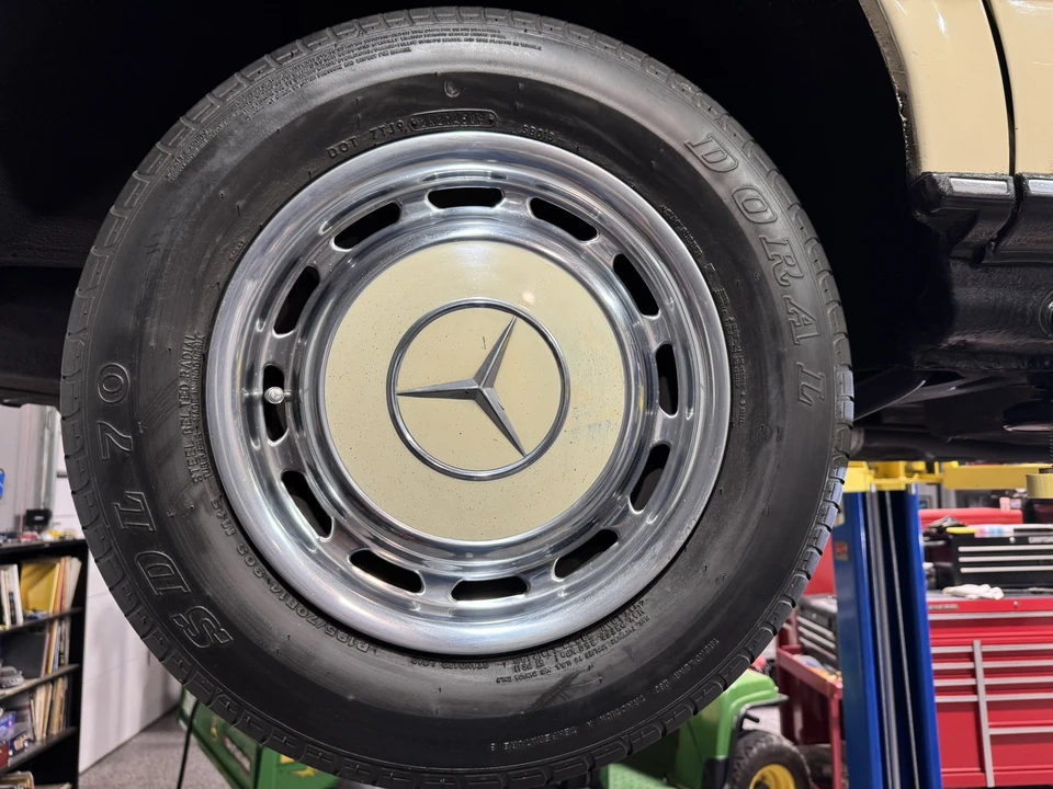 1981 Mercedes-Benz W123 Sedan - Image 28 of 31