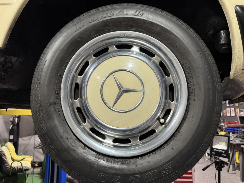 1981 Mercedes-Benz W123 Sedan - Image 29 of 31