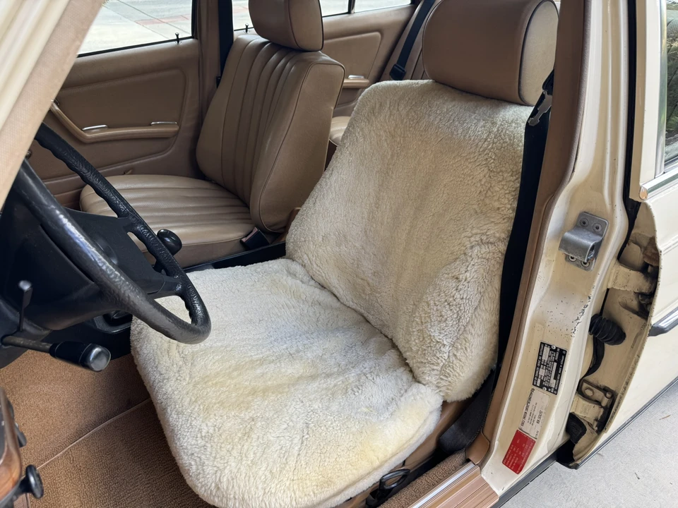 1981 Mercedes-Benz W123 Sedan - Image 31 of 31