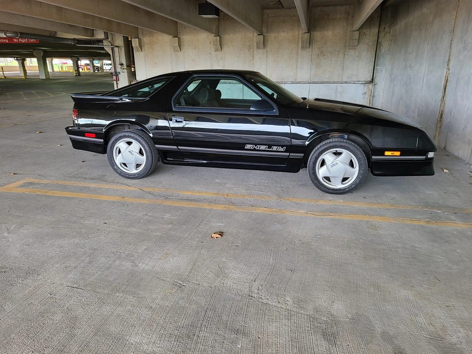 1990 Dodge Daytona - Image 7 of 31