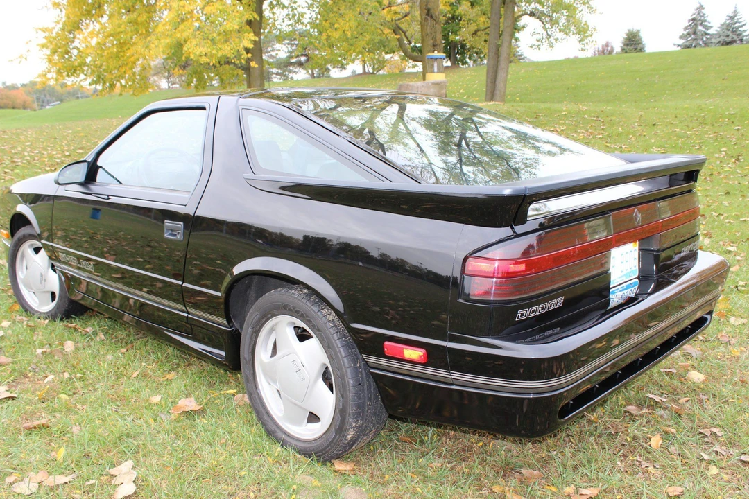 1990 Dodge Daytona - Image 13 of 31