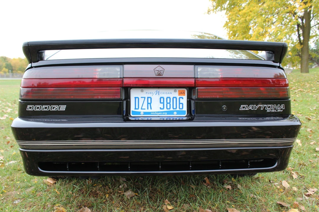 1990 Dodge Daytona - Image 12 of 31
