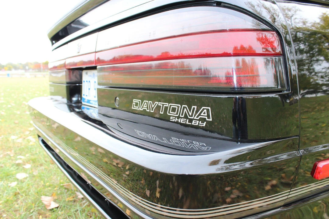 1990 Dodge Daytona - Image 28 of 31