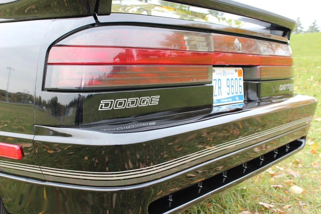 1990 Dodge Daytona - Image 29 of 31