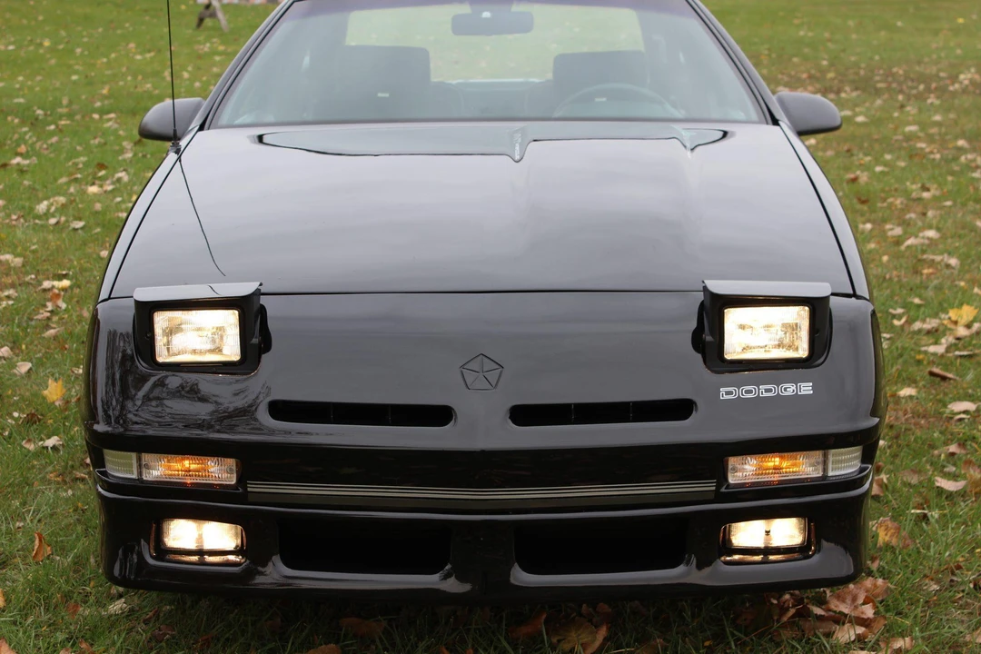 1990 Dodge Daytona - Image 23 of 31